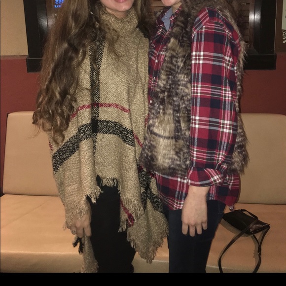 Poncho - Picture 4 of 4